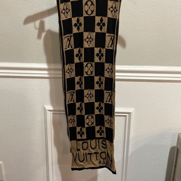 Louis Vuitton winter scarf - Picture 3 of 3